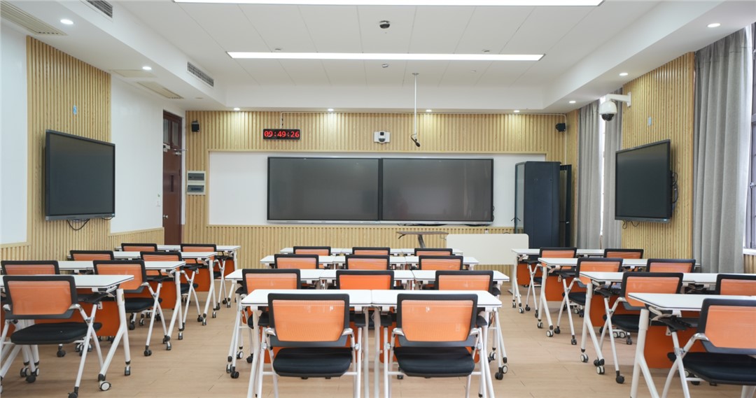 教室里的“時(shí)間革命”：從傳統(tǒng)掛鐘到智能交互時(shí)鐘